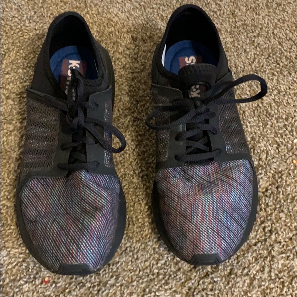 Mesh athletic shoes